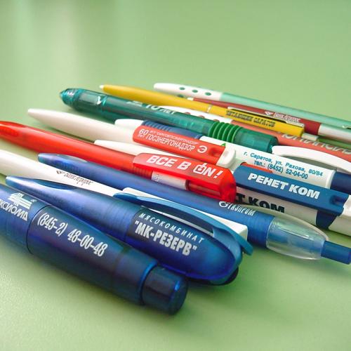 пластиковая ручка с логотипом
